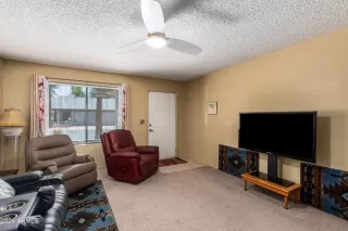 Photo #6: 6750842 Listing