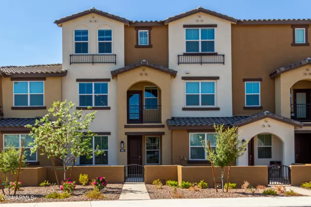 MLS: 6751755 Condo For Sale