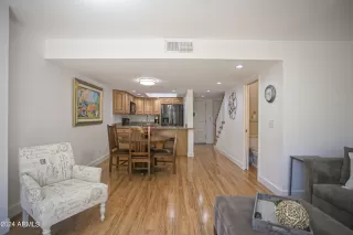 Photo #3: 6751796 Listing 