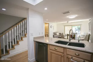 Photo #5: 6751796 Listing 