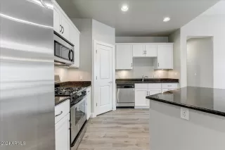 Photo #2: 6752965 Listing