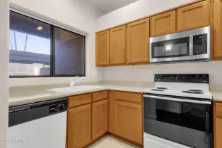 Photo #5: 6755039 Listing