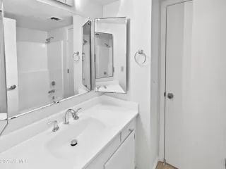 Photo #6: 6755739 Listing