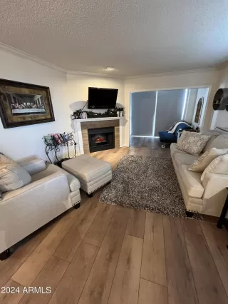 Photo #4: 6756147 Listing