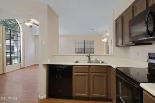 Photo #6: 6757225 Listing 