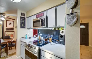 Photo #4: 6758216 Listing