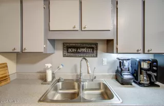 Photo #5: 6758216 Listing