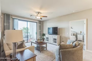 Photo #5: 6758299 Listing