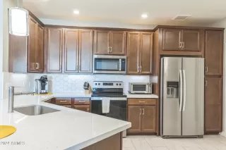 Photo #6: 6758299 Listing