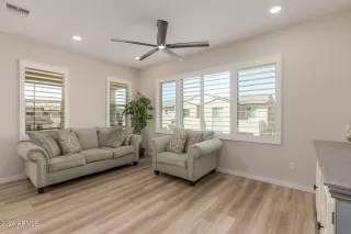 Photo #5: 6758493 Listing