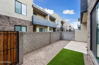 Photo #6: 6758678 Listing