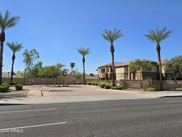 MLS: 6758991 Condo For Sale