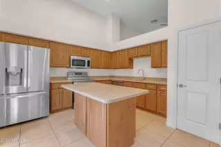 Photo #4: 6759259 Listing