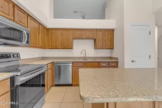 Photo #5: 6759259 Listing