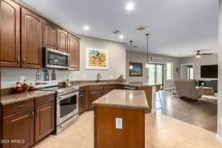 Photo #4: 6759505 Listing