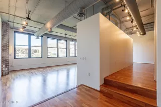 Photo #2: 6759661 Listing 