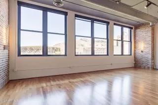 Photo #5: 6759661 Listing 