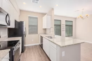 Photo #2: 6759689 Listing