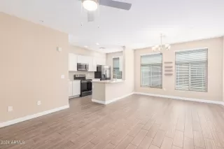 Photo #4: 6759689 Listing