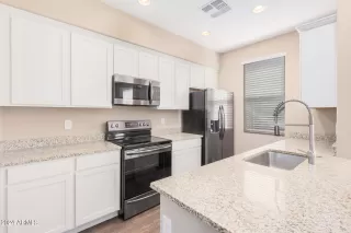 Photo #6: 6759689 Listing