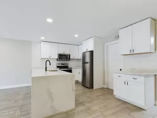 Photo #2: 6760102 Listing