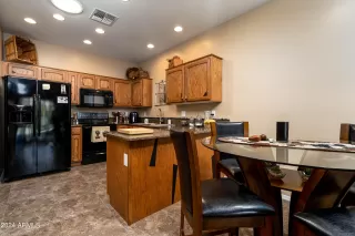 Photo #5: 6760757 Listing