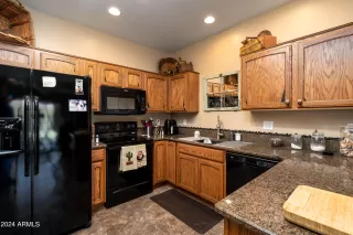 Photo #6: 6760757 Listing