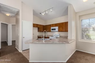 Photo #4: 6761408 Listing