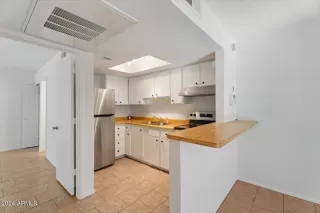 Photo #6: 6761809 Listing 