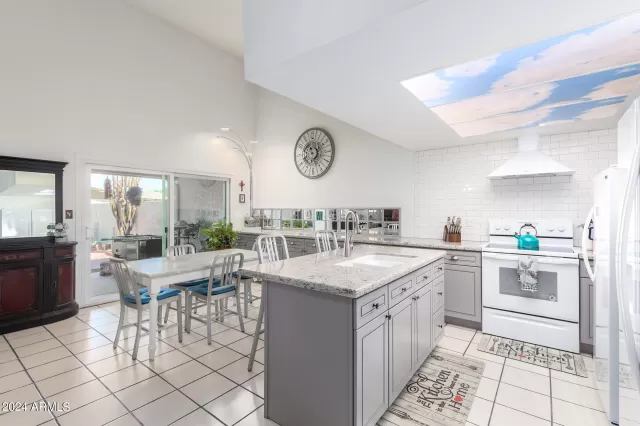 MLS: 6762516 Condo For Sale