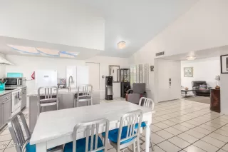 Photo #6: 6762516 Listing 