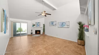 Photo #5: 6762716 Listing