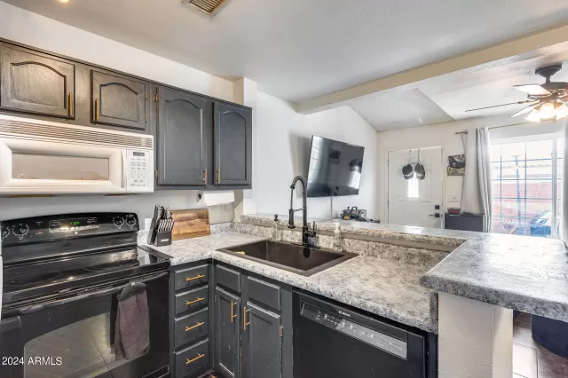 MLS: 6762813 Condo For Sale