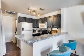 Photo #2: 6762813 Listing 
