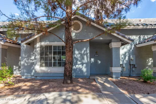 MLS: 6762919 Condo For Sale