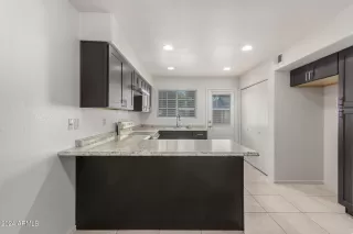 Photo #5: 6762919 Listing