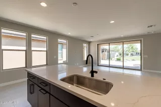 Photo #5: 6762968 Listing 