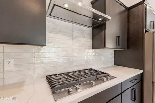 Photo #6: 6762968 Listing 