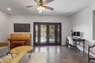 Photo #4: 6763029 Listing