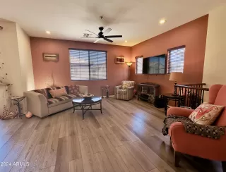 Photo #4: 6763247 Listing