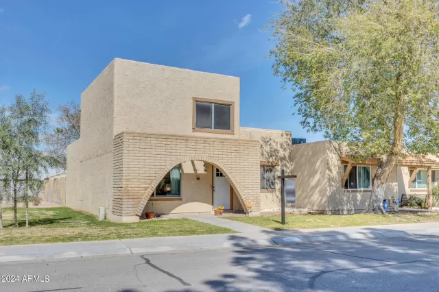 MLS: 6763261 Condo For Sale