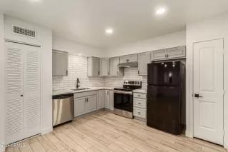 Photo #5: 6763421 Listing