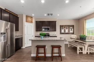 Photo #3: 6764135 Listing