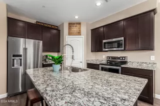 Photo #4: 6764135 Listing