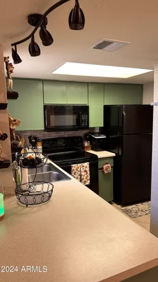 Photo #1: 6764452 Listing 