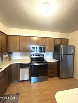 Photo #5: 6764721 Listing