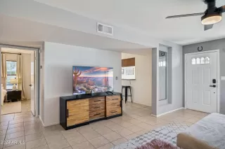 Photo #5: 6765355 Listing