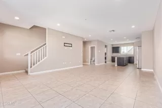 Photo #6: 6766545 Listing