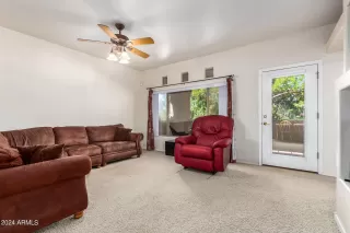 Photo #5: 6766671 Listing