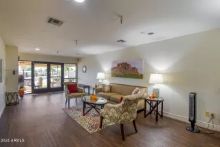 Photo #4: 6766683 Listing